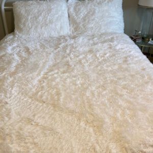 COPY - Pottery Barn Teen full size white duvet with 2 standard size pillow sham…